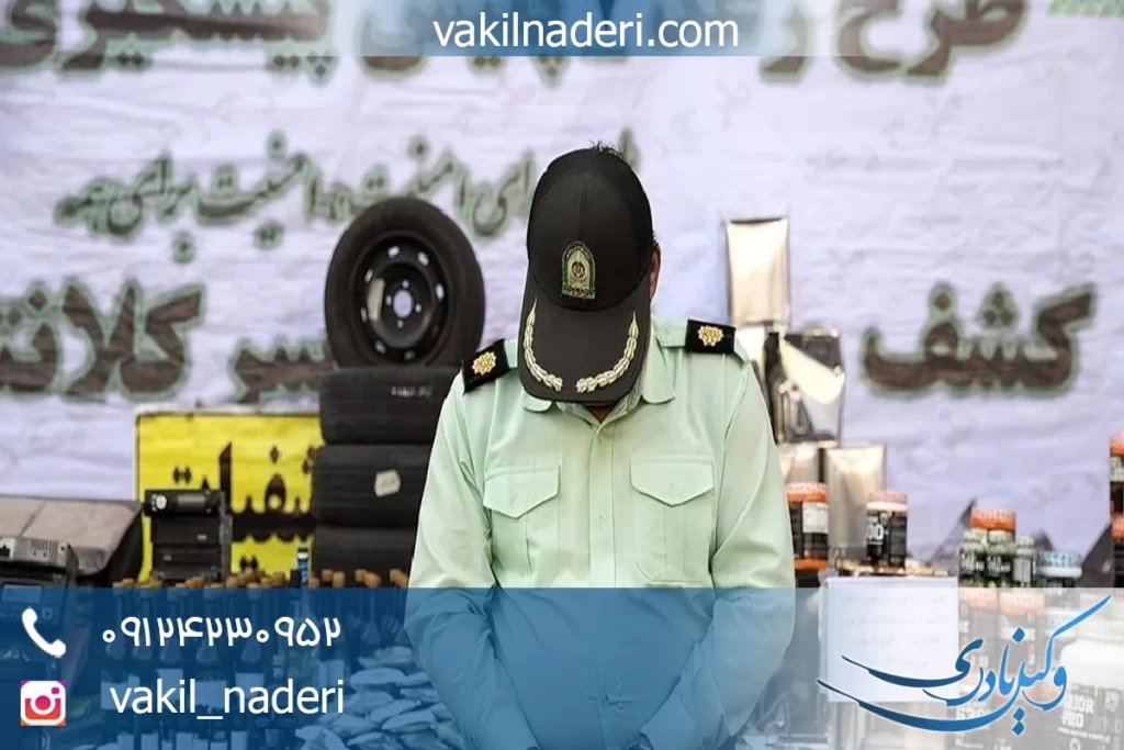 جرم استفاده از البسه و نشان های نظامی